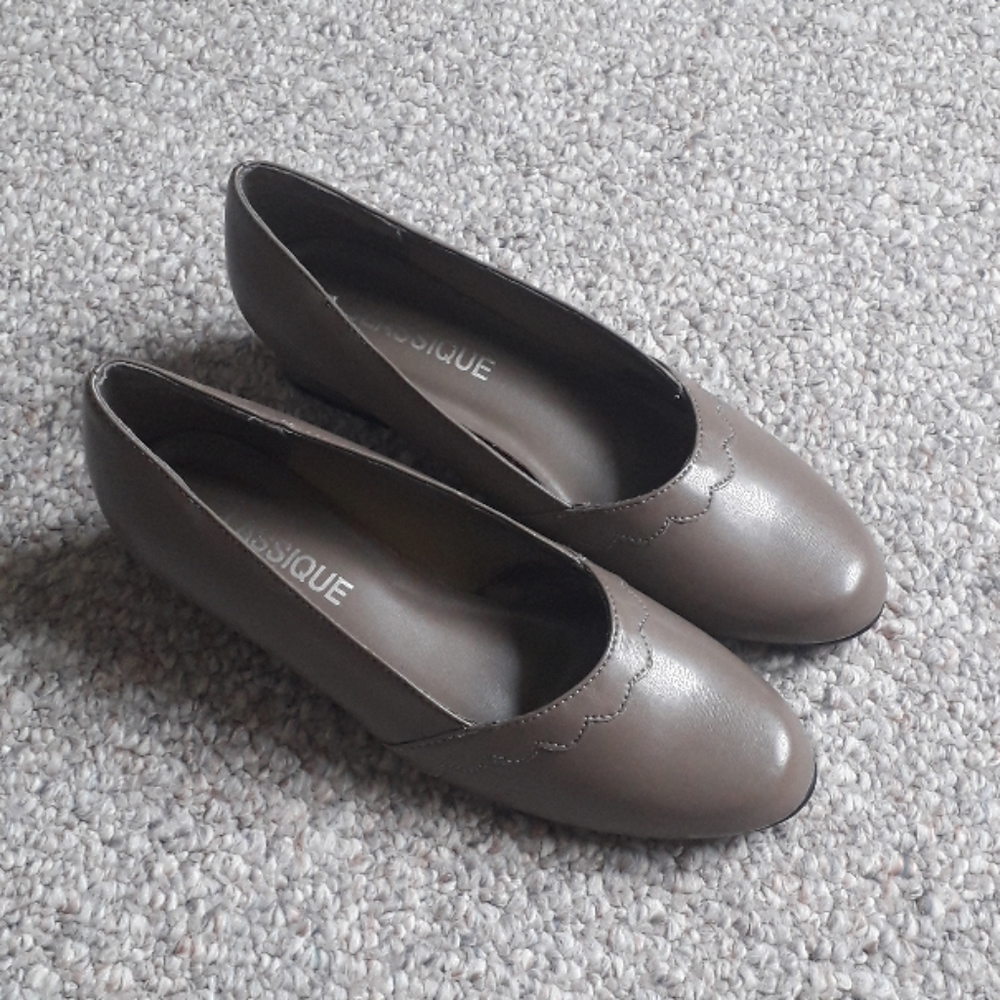NWOT Classique Block Heels